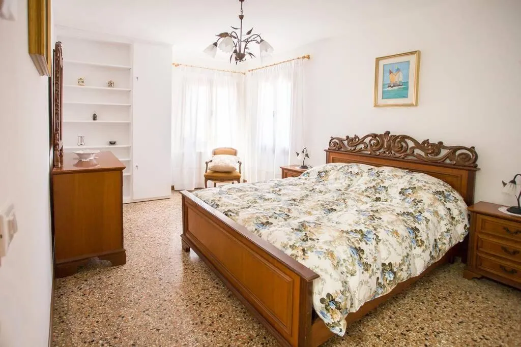 Image 6 of Le Sorelle