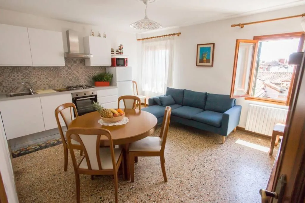 Image 3 of Le Sorelle