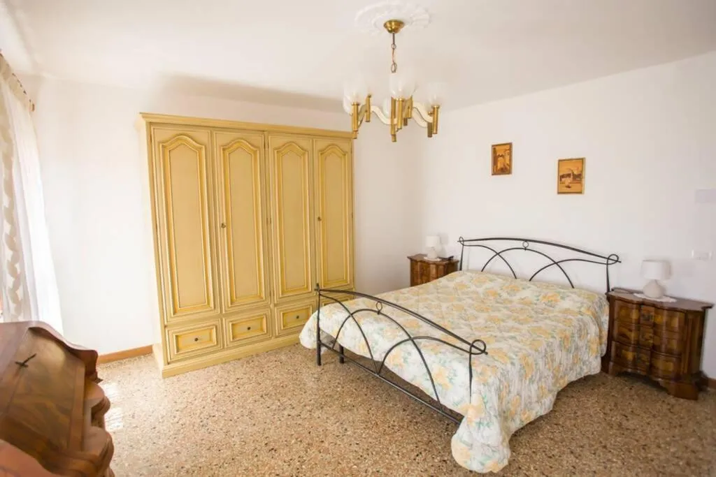 Image 1 of Le Sorelle