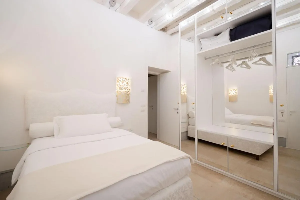 Image 5 of Lemon House