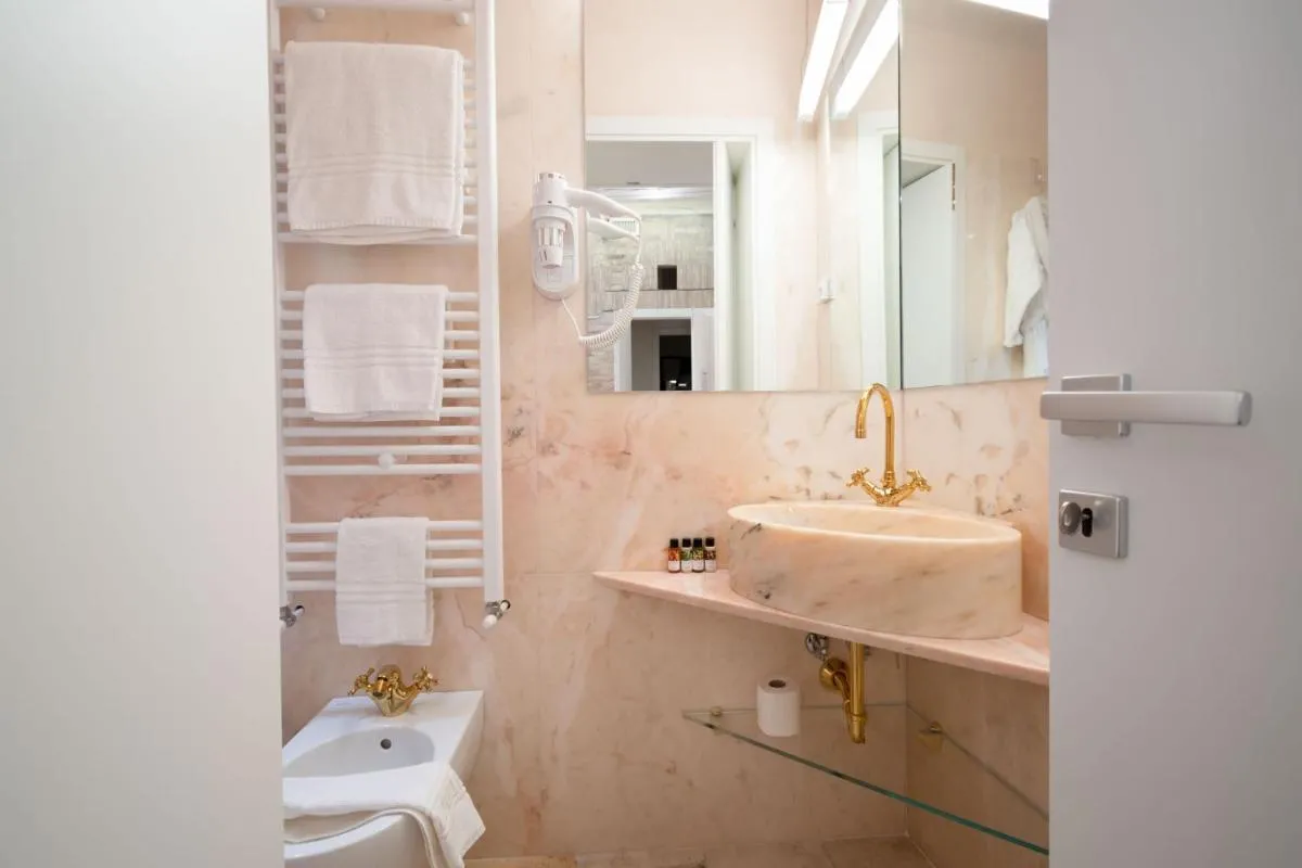 Image 6 of Lemon House