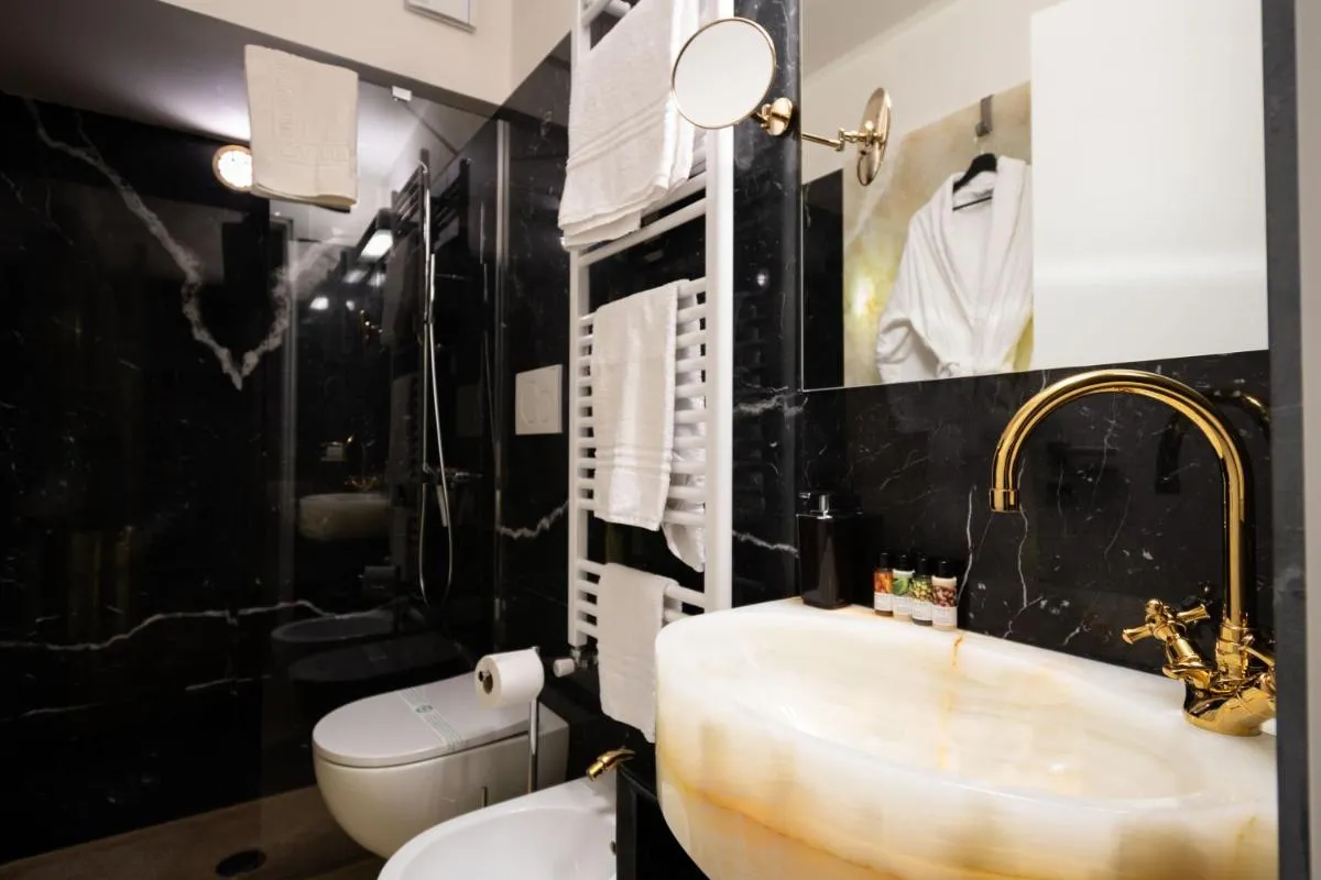 Image 2 of Lemon House