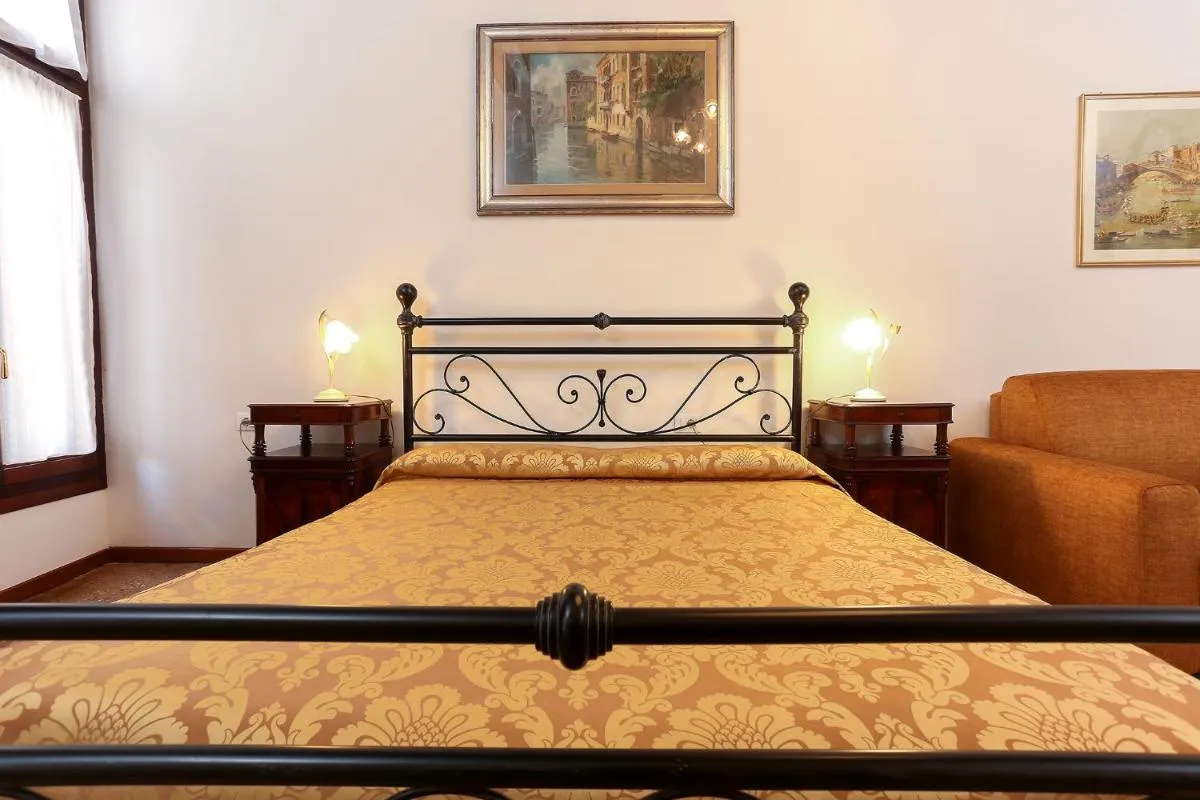 Image 6 of Leoncini with a wonderful canal view