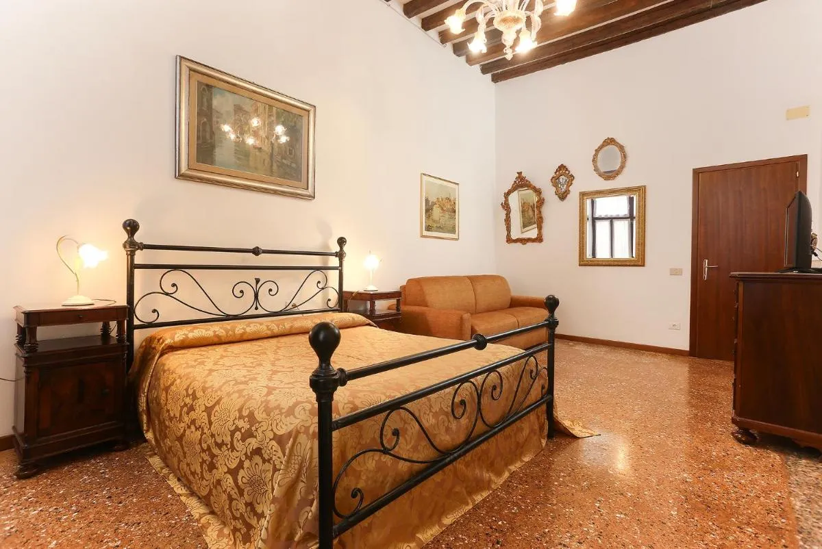 Image 1 of Leoncini with a wonderful canal view