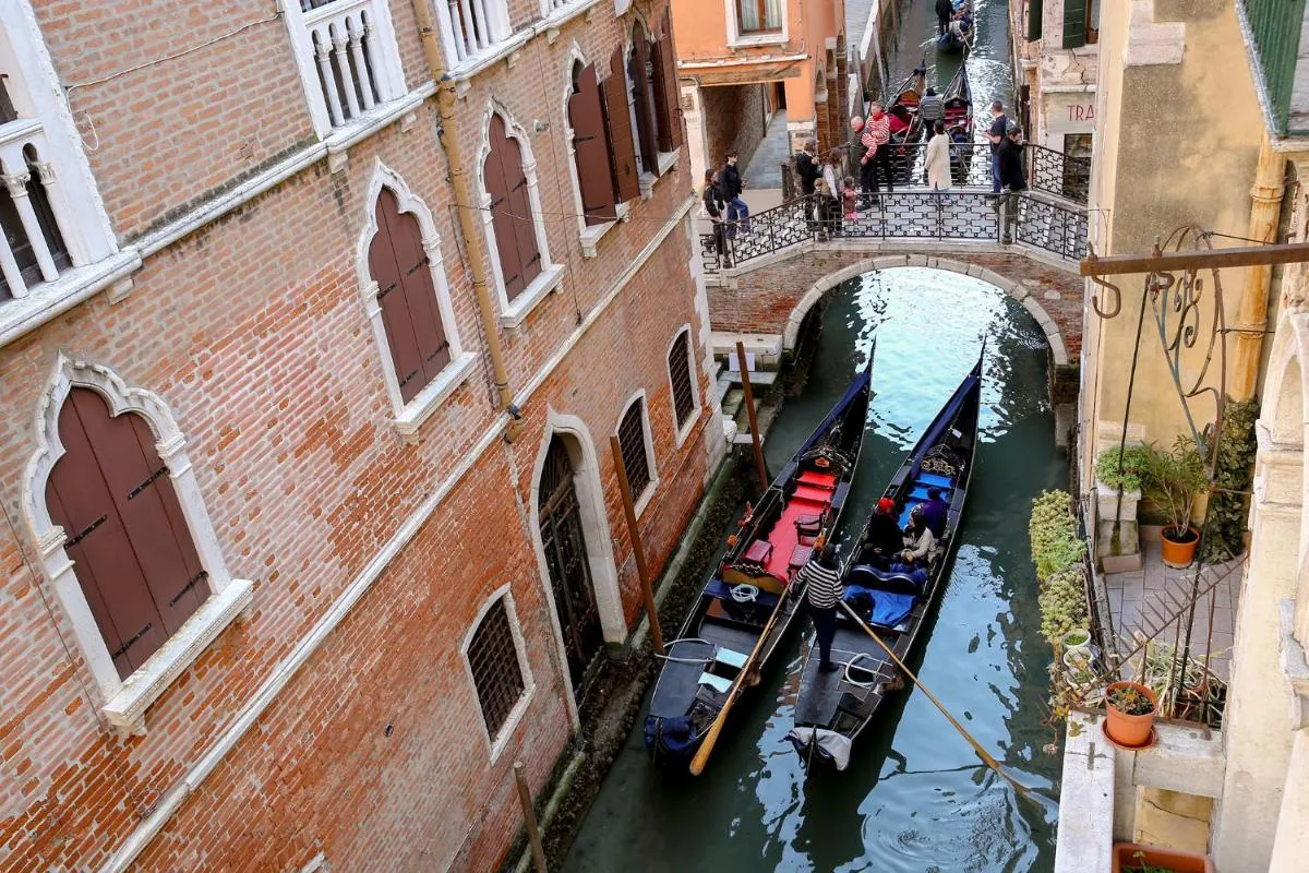Image 5 of Leoncini with a wonderful canal view