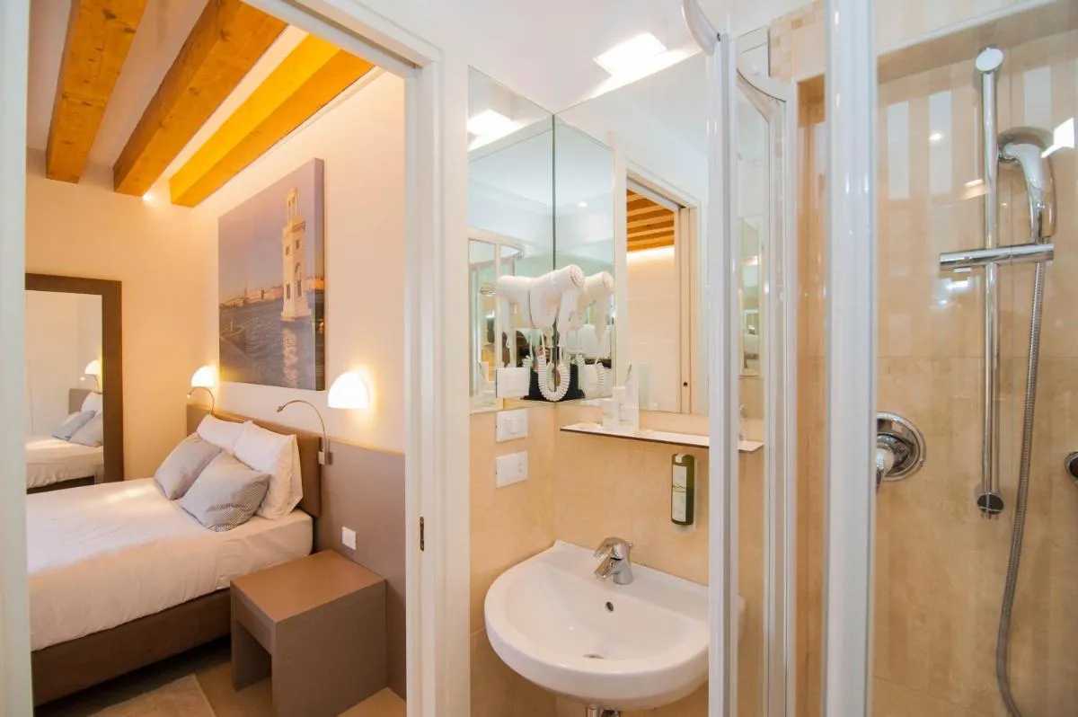 Image 2 of Leone Hotel