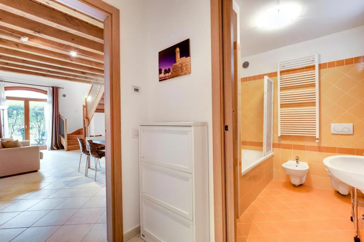 Image 2 of Little canal 8