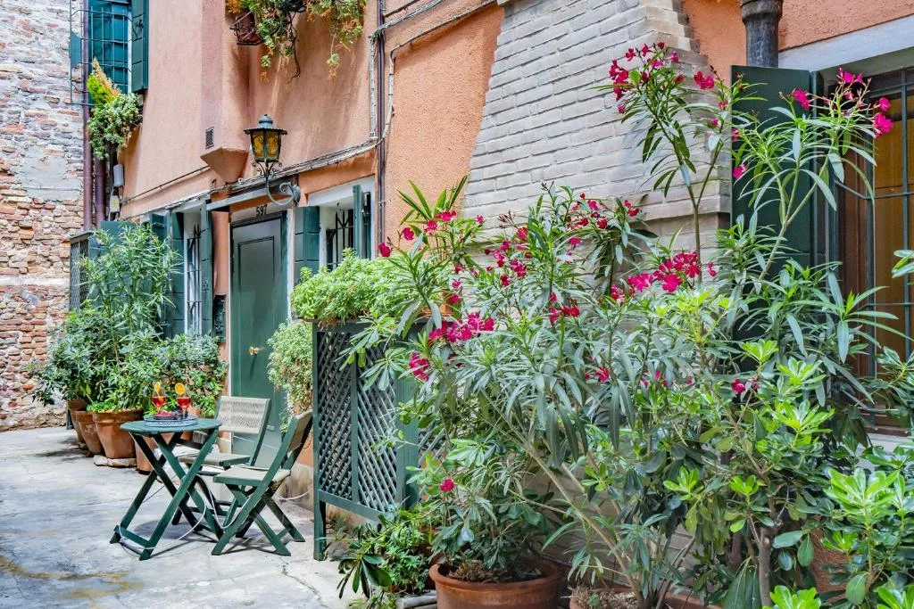 Image of Lo Squero 1 The Secret Courtyard in Dorsoduro