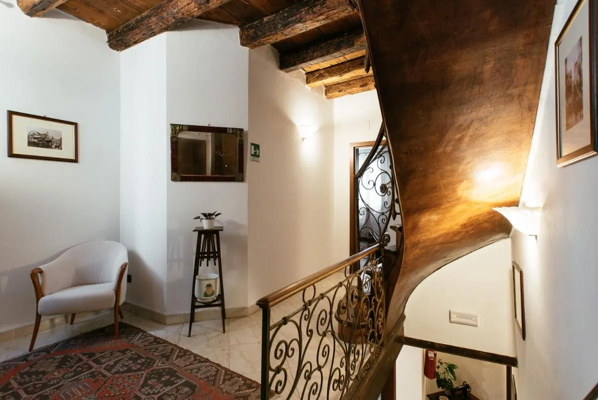 Image 4 of Locanda Art Deco