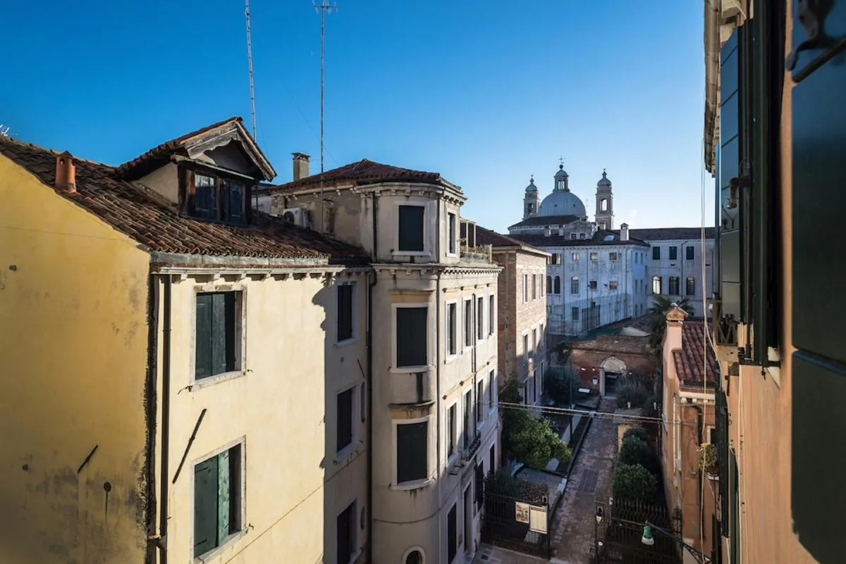 Image 5 of MANSARDINA – 1 min from Accademia – duplex stylish and cosy