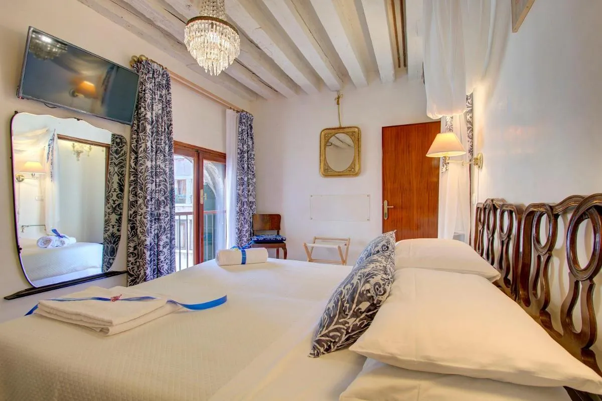 Image 6 of MARCO Canal-views