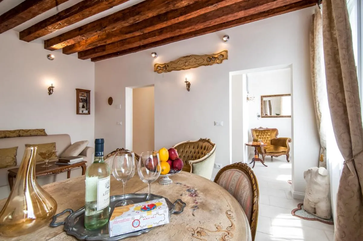 Image 3 of MICHELLE IN VENICE Charming Houses