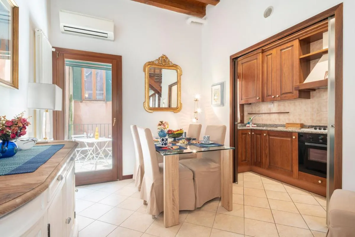 Image 3 of Maison Valentina