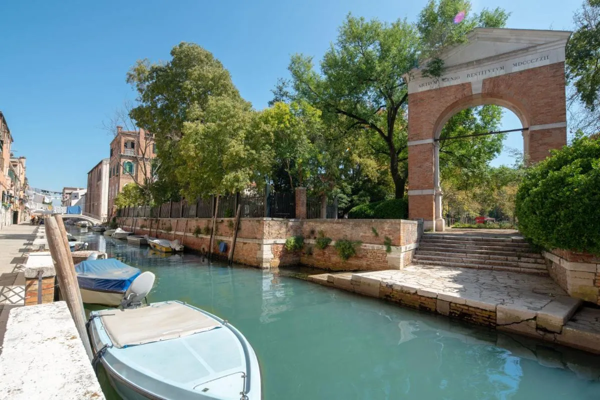 Image 4 of Maison Valentina