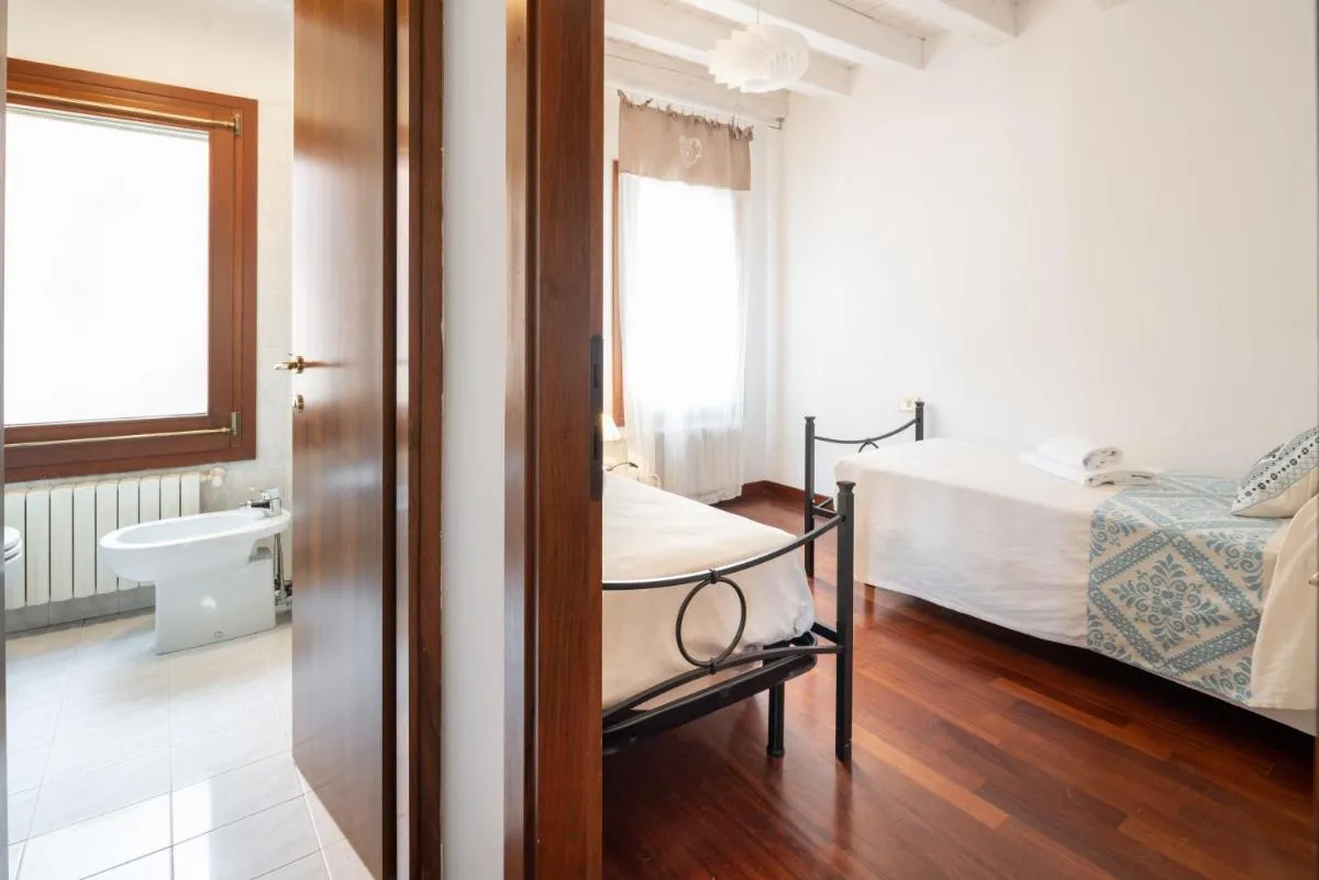 Image 1 of Maison Valentina