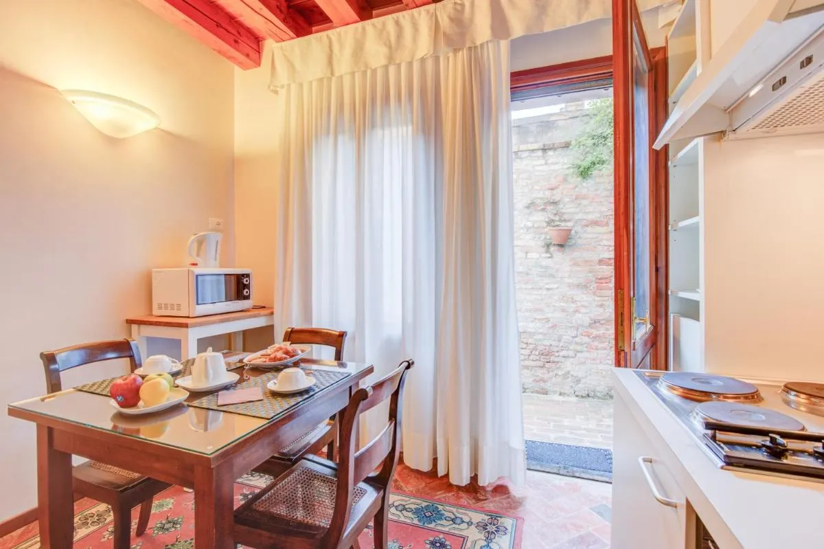 Image 3 of Master Venice Apartments