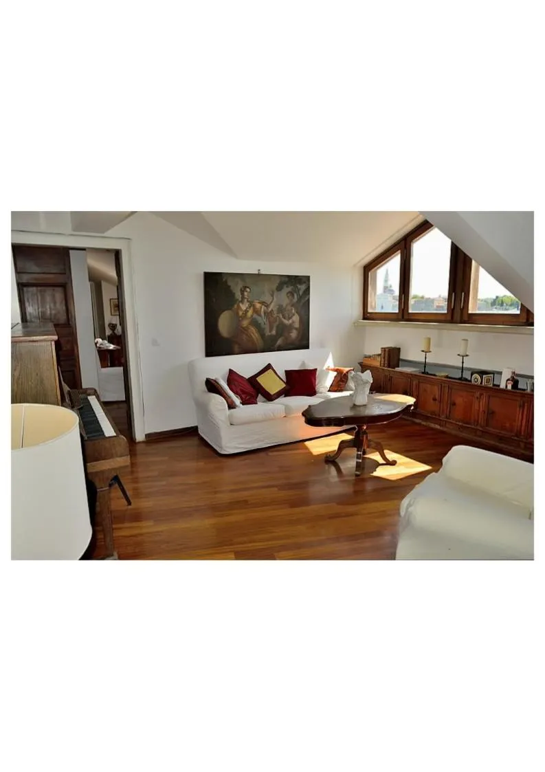 Image 5 of Mimi’s loft