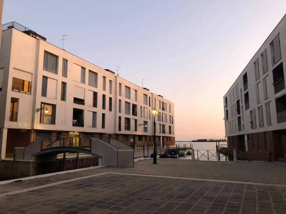 Image 5 of Modern sunny apartment in residental area