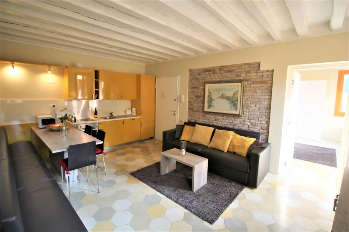 Image 3 of New central and spacious