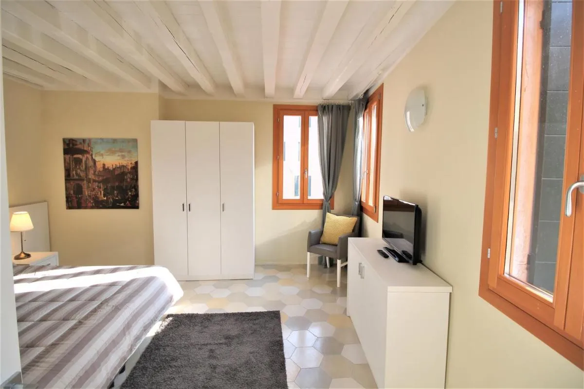 Image 6 of New central and spacious