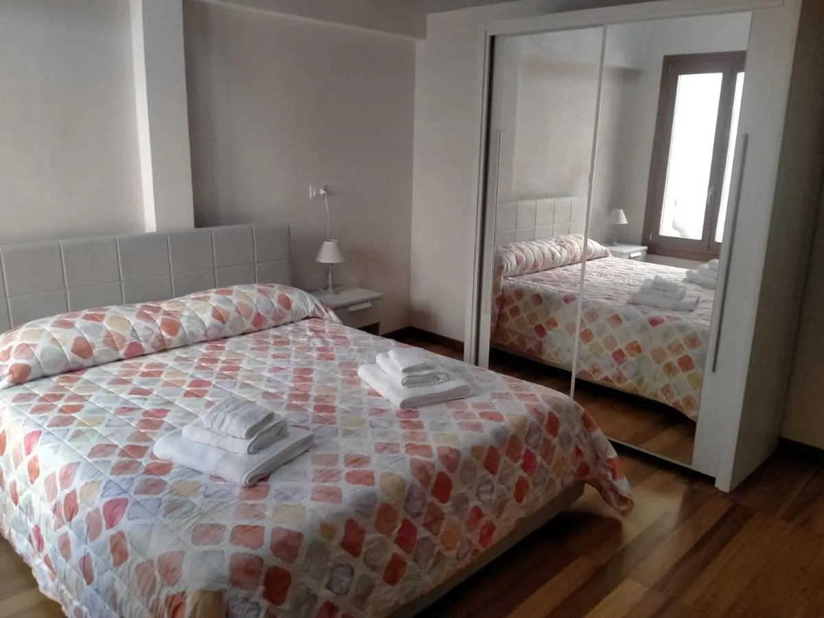 Image 3 of Nic House