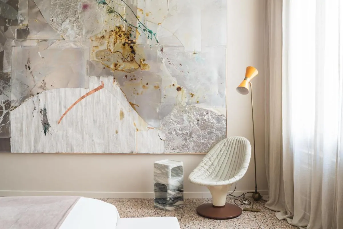 Image 6 of Noble Floor Art Apartment R&R