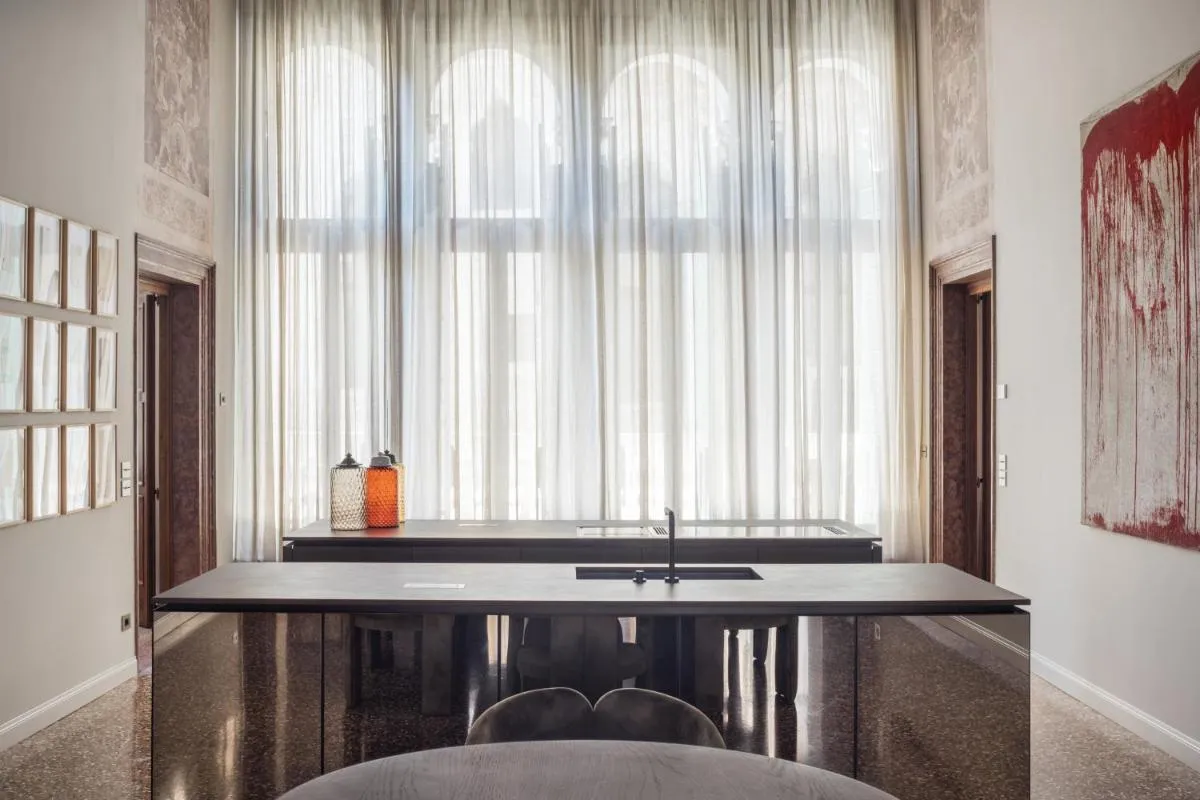 Image 3 of Noble Floor Art Apartment R&R