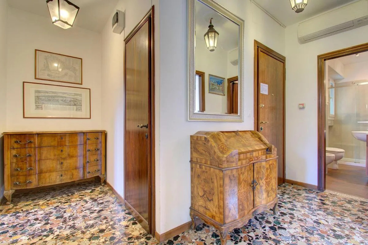 Image 2 of PEGGY-Guggenheim