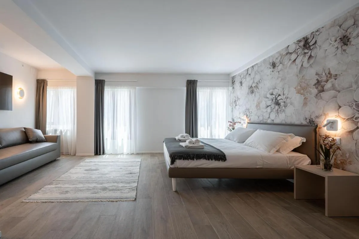 Image 2 of Palace Canal View by Wonderful Italy