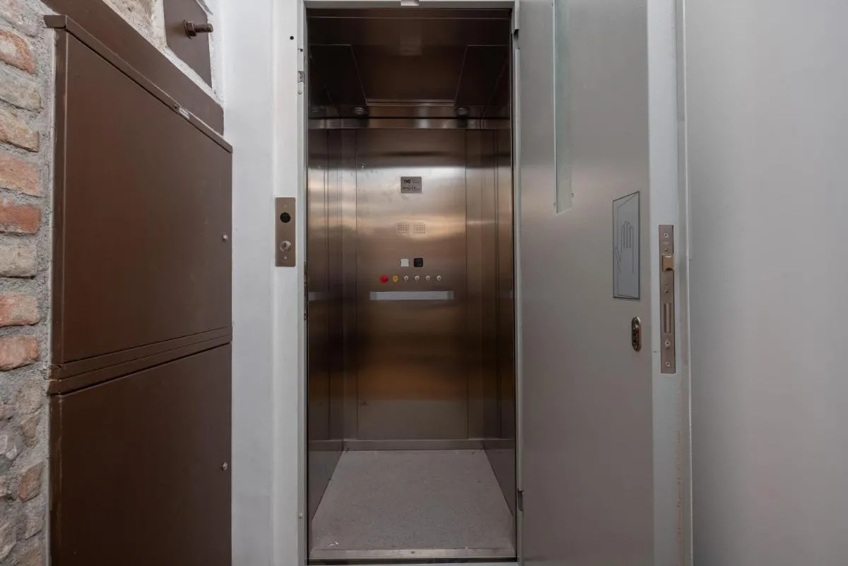 Image 2 of Palazzo Raspi – Private Gym and Canal View