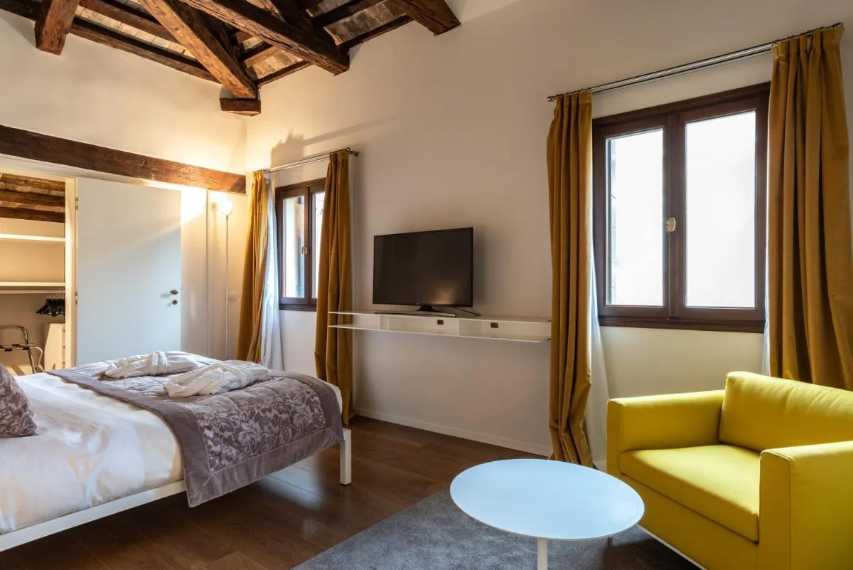 Image 4 of Palazzo Vendramin Costa