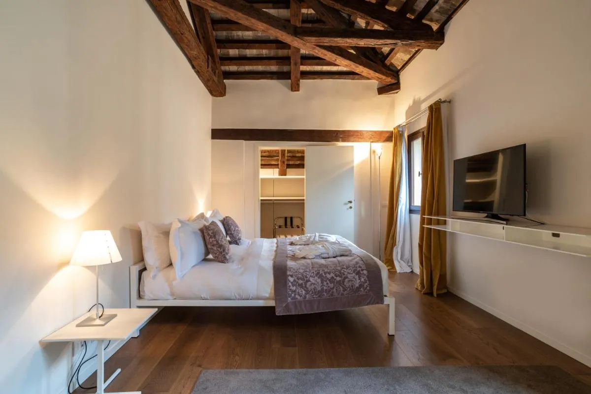 Image 1 of Palazzo Vendramin Costa