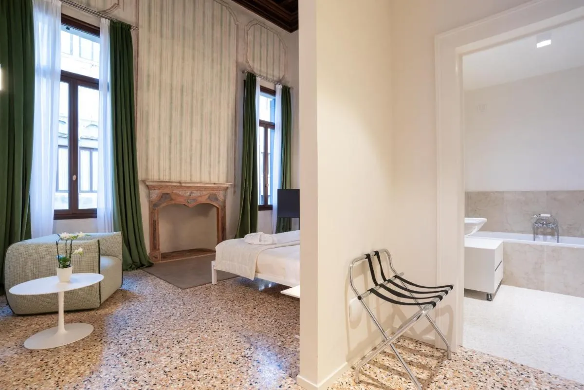 Image 2 of Palazzo Vendramin Costa