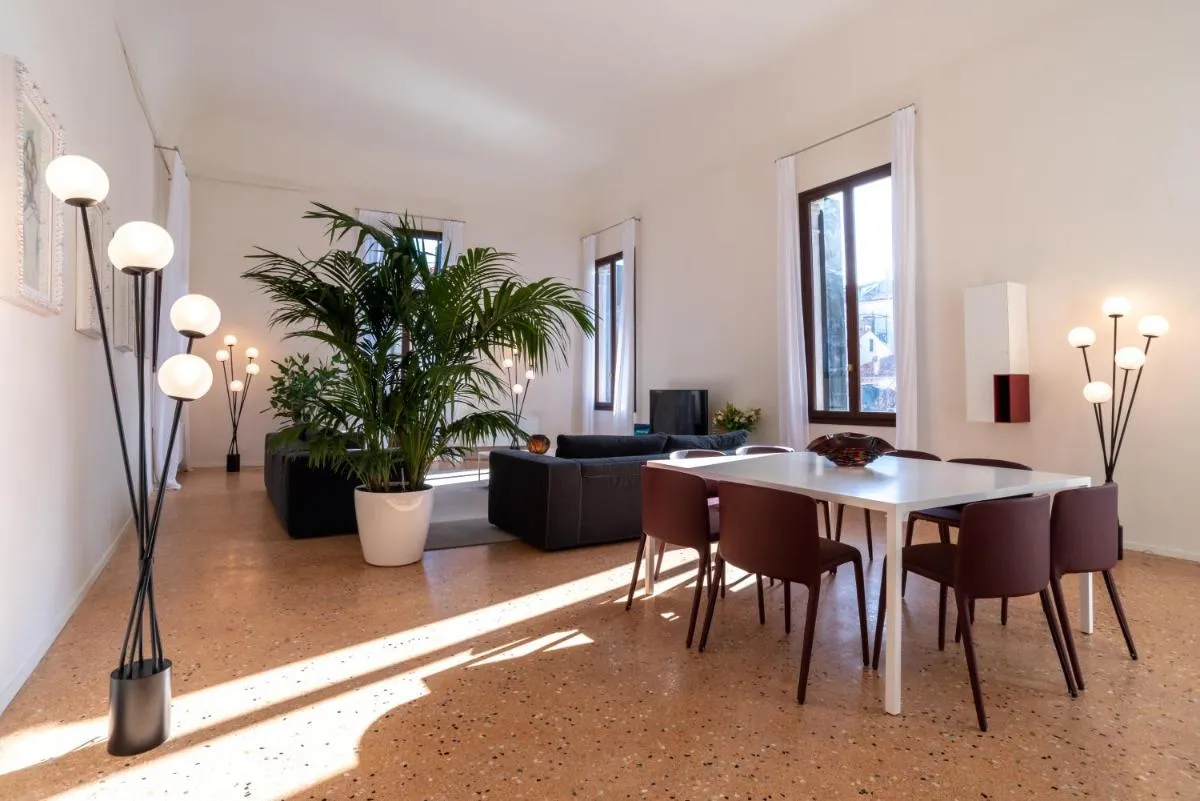 Image 3 of Palazzo Vendramin Costa