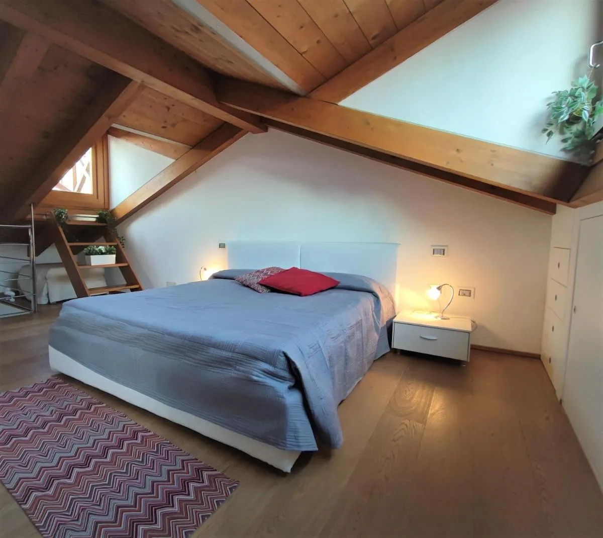 Image 1 of Pandora Flat with Altana