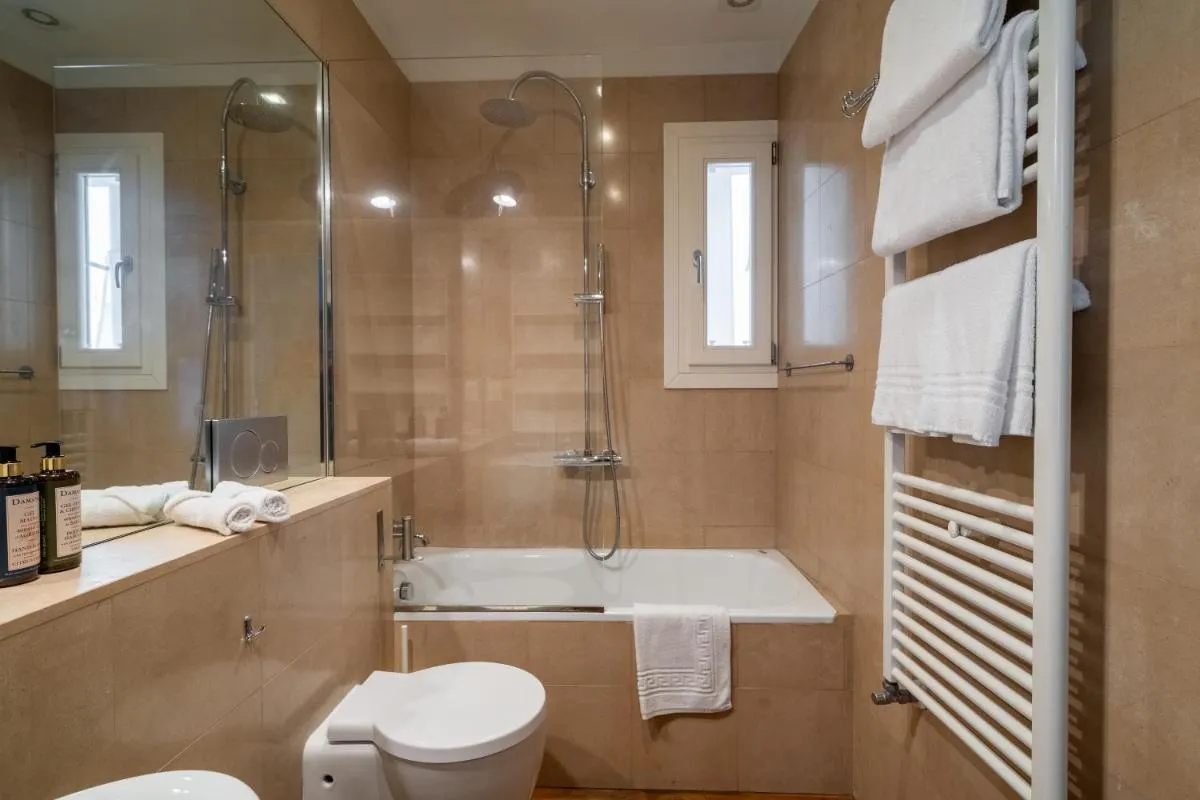 Image 2 of Paruta Jazz Apartment