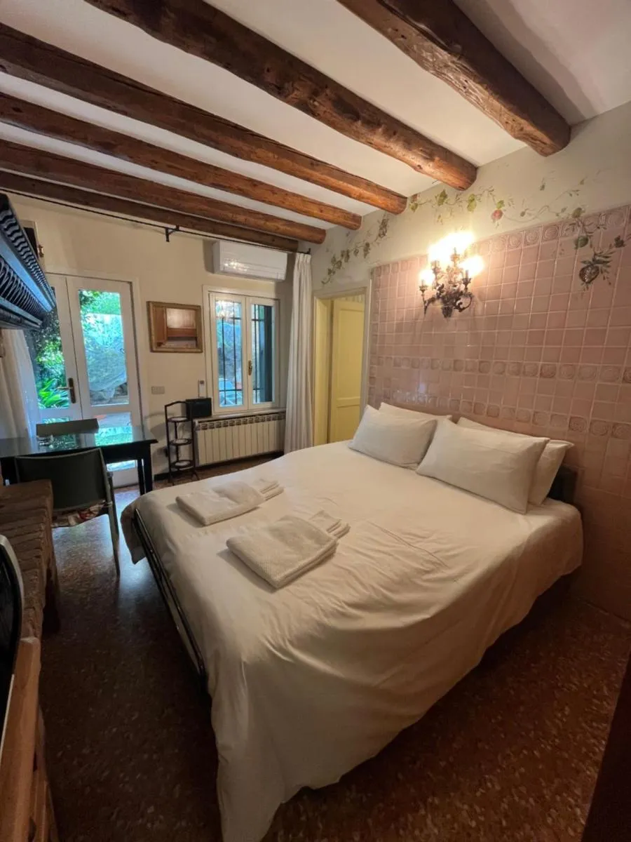 Image 6 of Peggy Suite