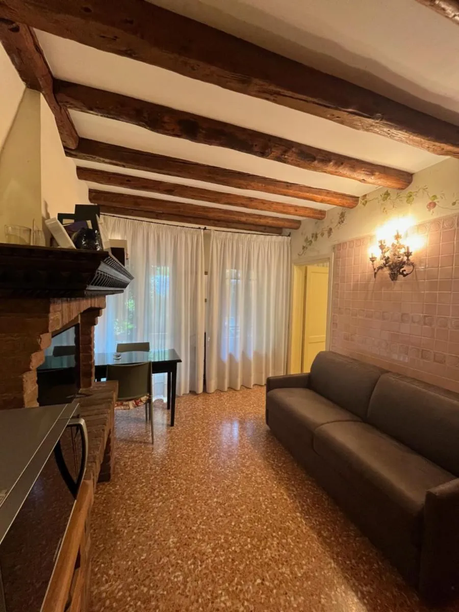 Image 4 of Peggy Suite