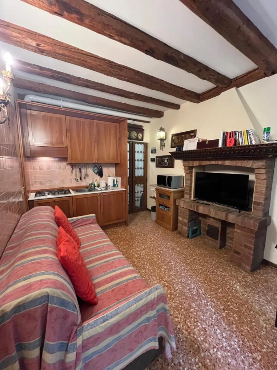 Image 2 of Peggy Suite