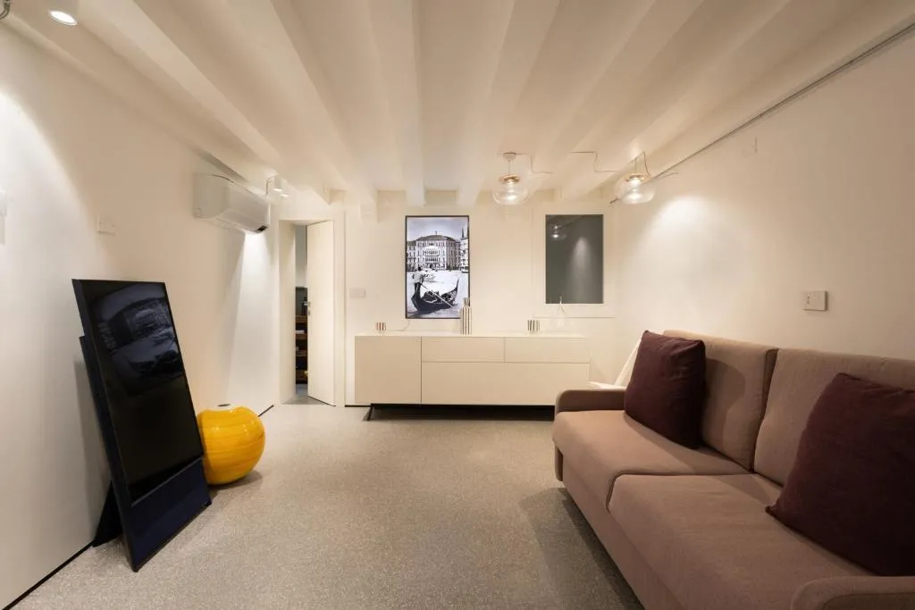 Image of [Peggy’s Retreat] LuxBotiqueHome ~ Wifi + Patio