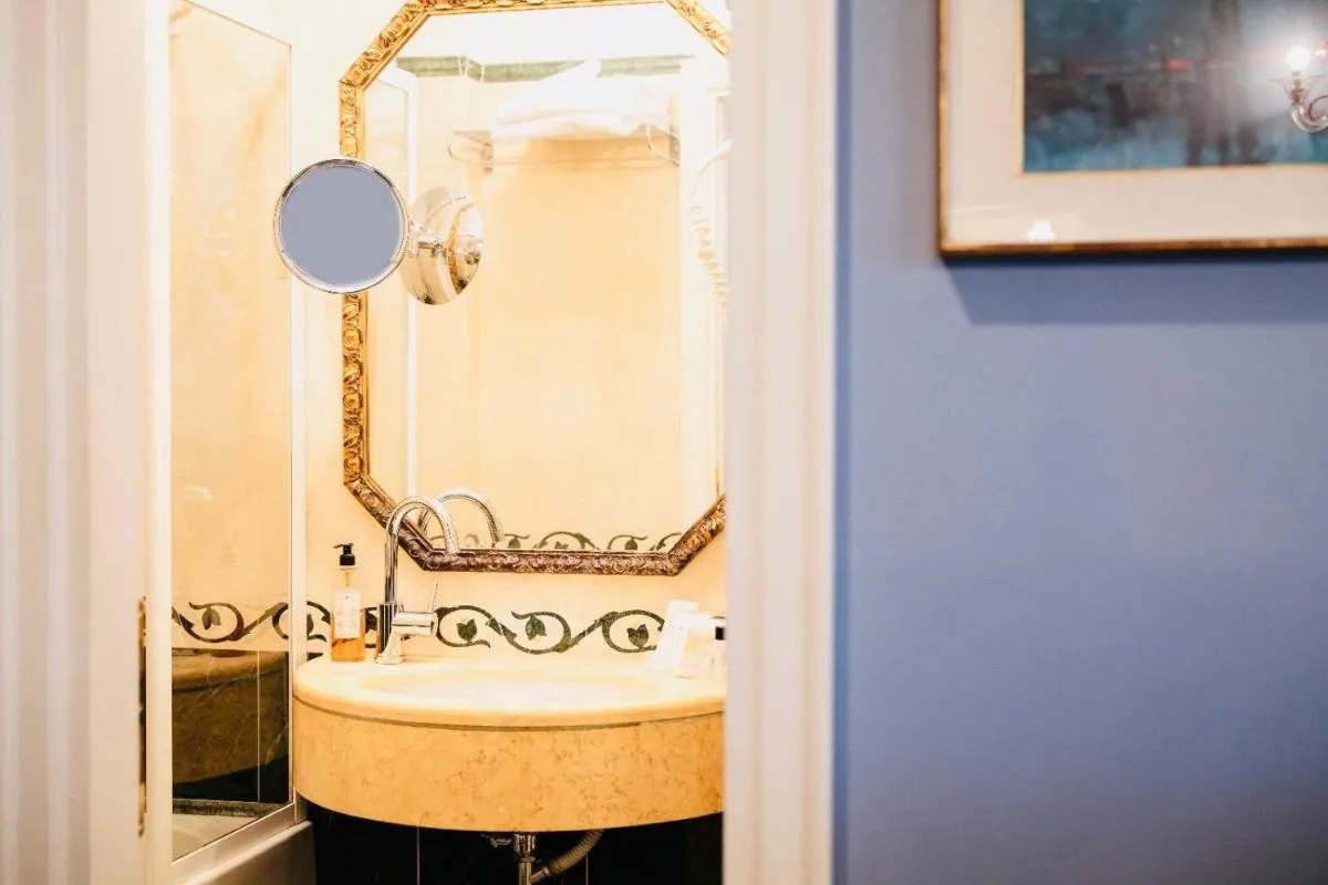 Image 2 of Pensione Accademia – Villa Maravege