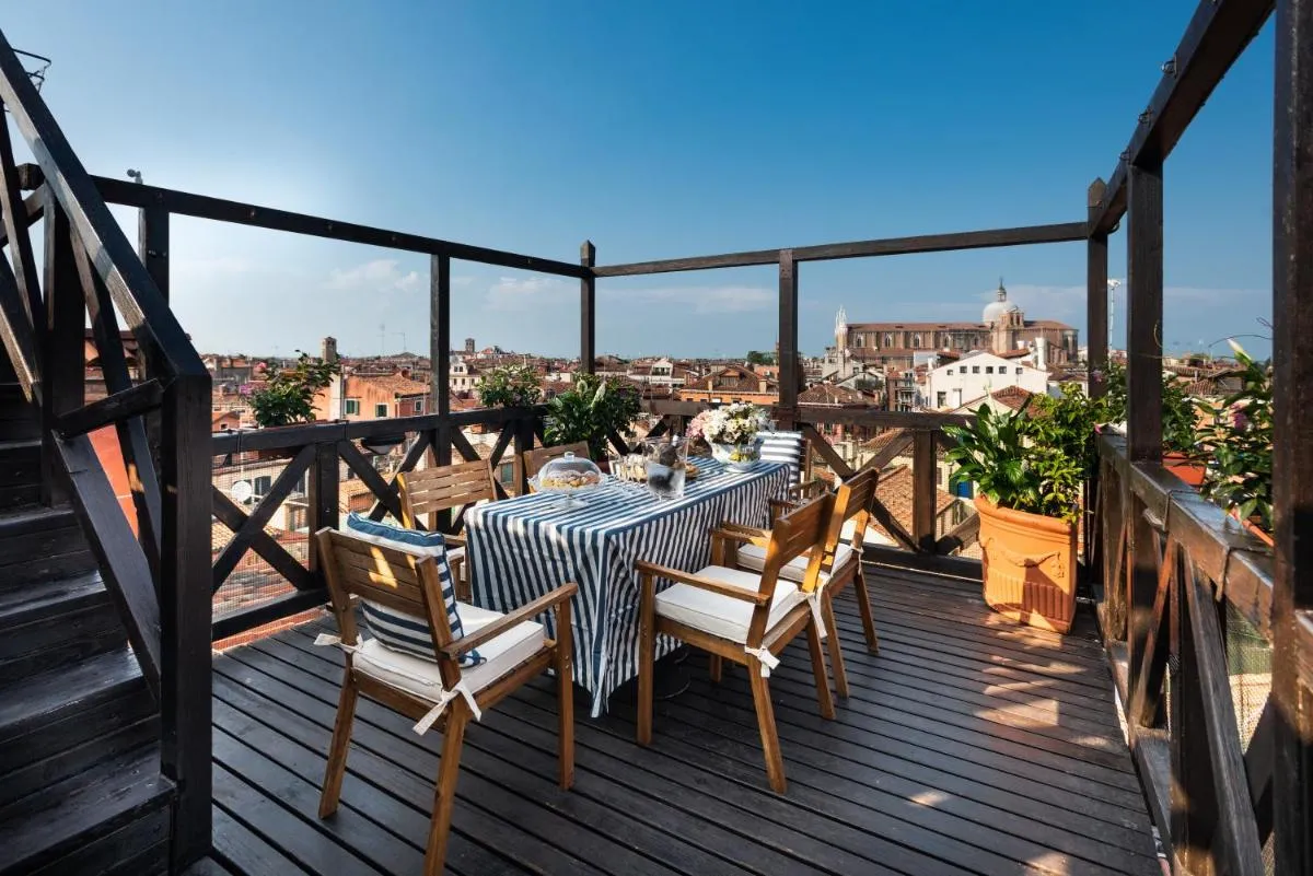Image 5 of Penthouse with Rooftop Terrace and 360 Views of Venice – Venice5th