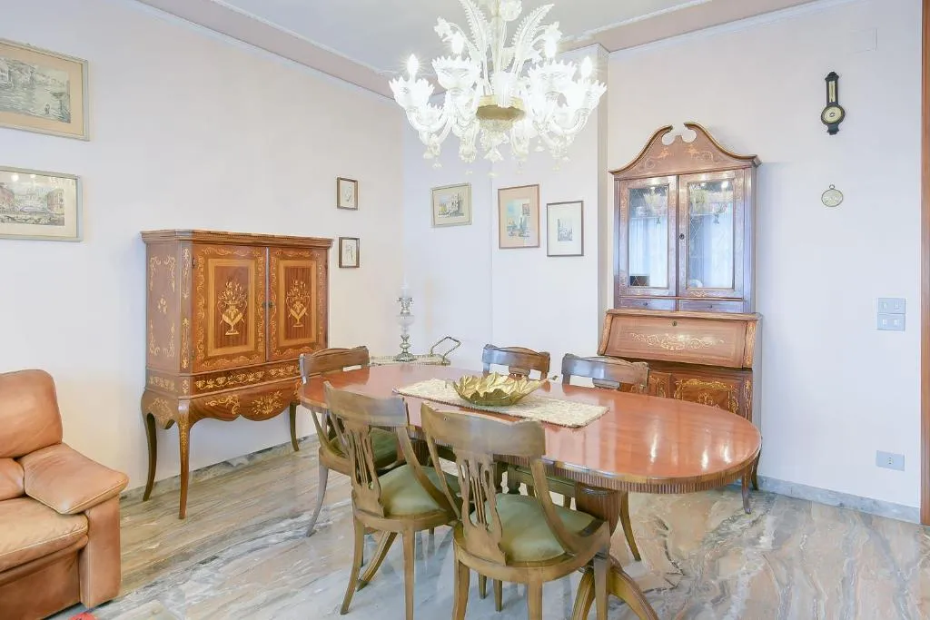 Image of QUEEN HOME Gabrielle