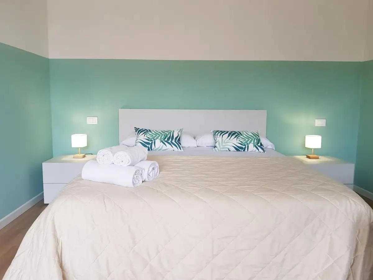 Image 5 of QUEEN HOME VENICE TRAIN STATION Noemi & Angel