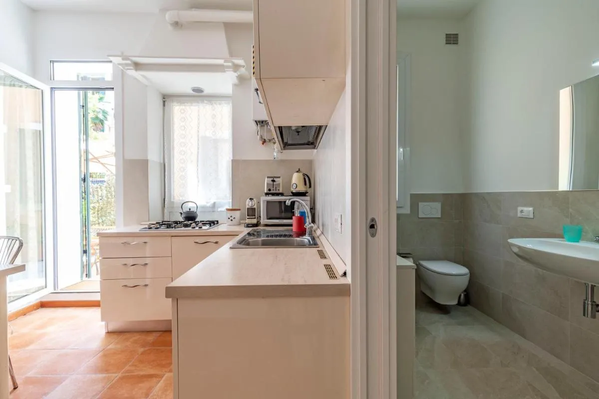 Image 2 of Queen House Venezia