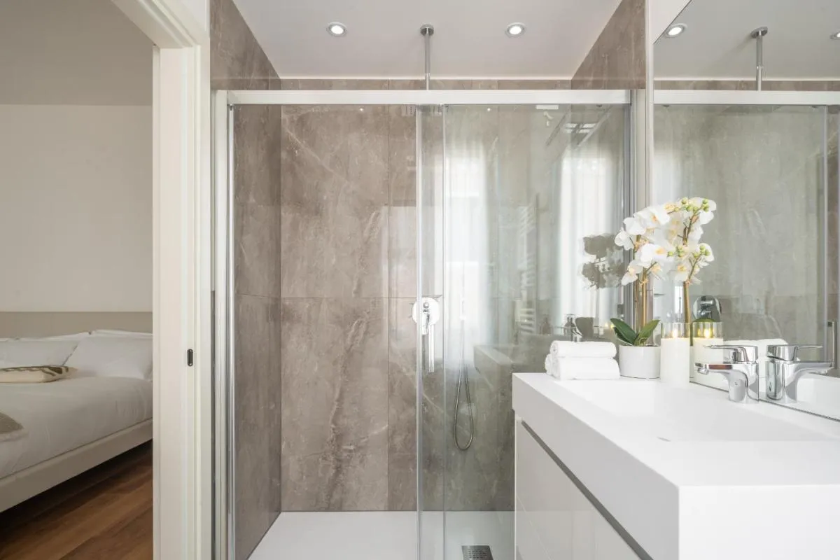 Image 2 of Rialto Deluxe Grand Canal View R&R