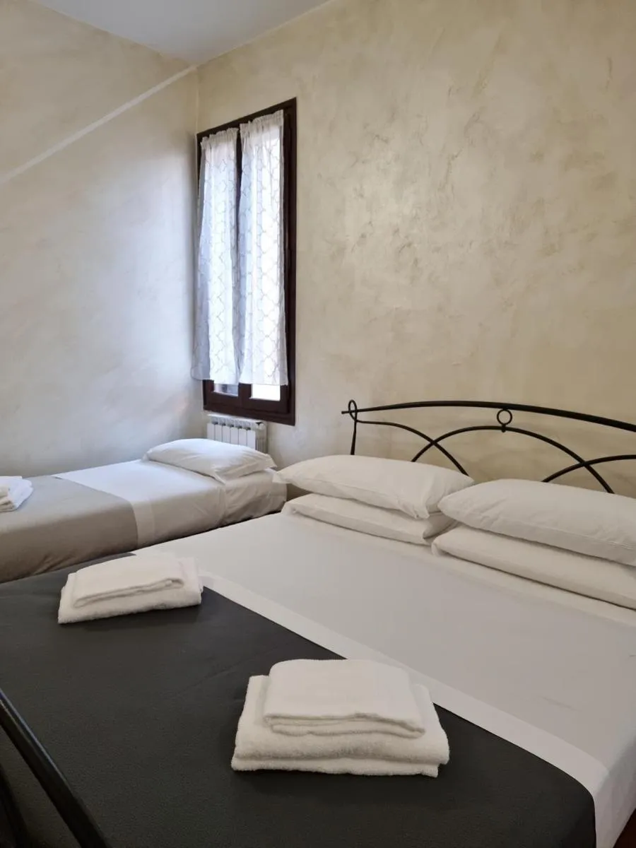 Image 6 of Rialto House