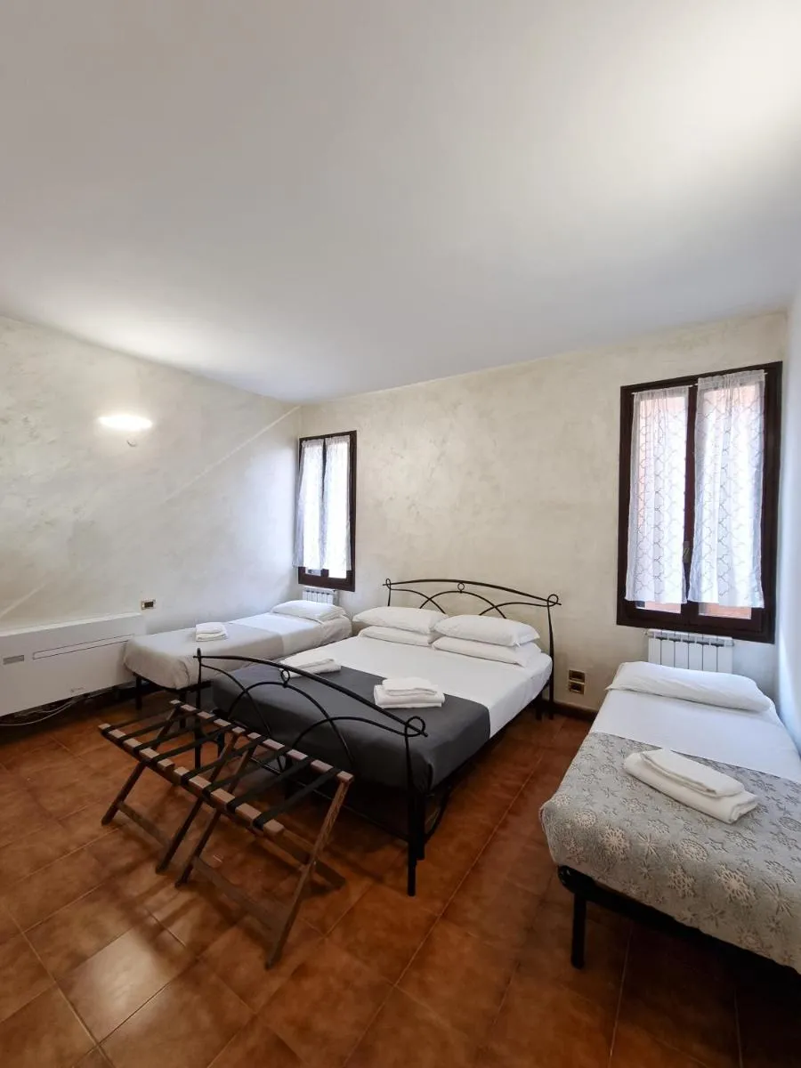 Image 3 of Rialto House