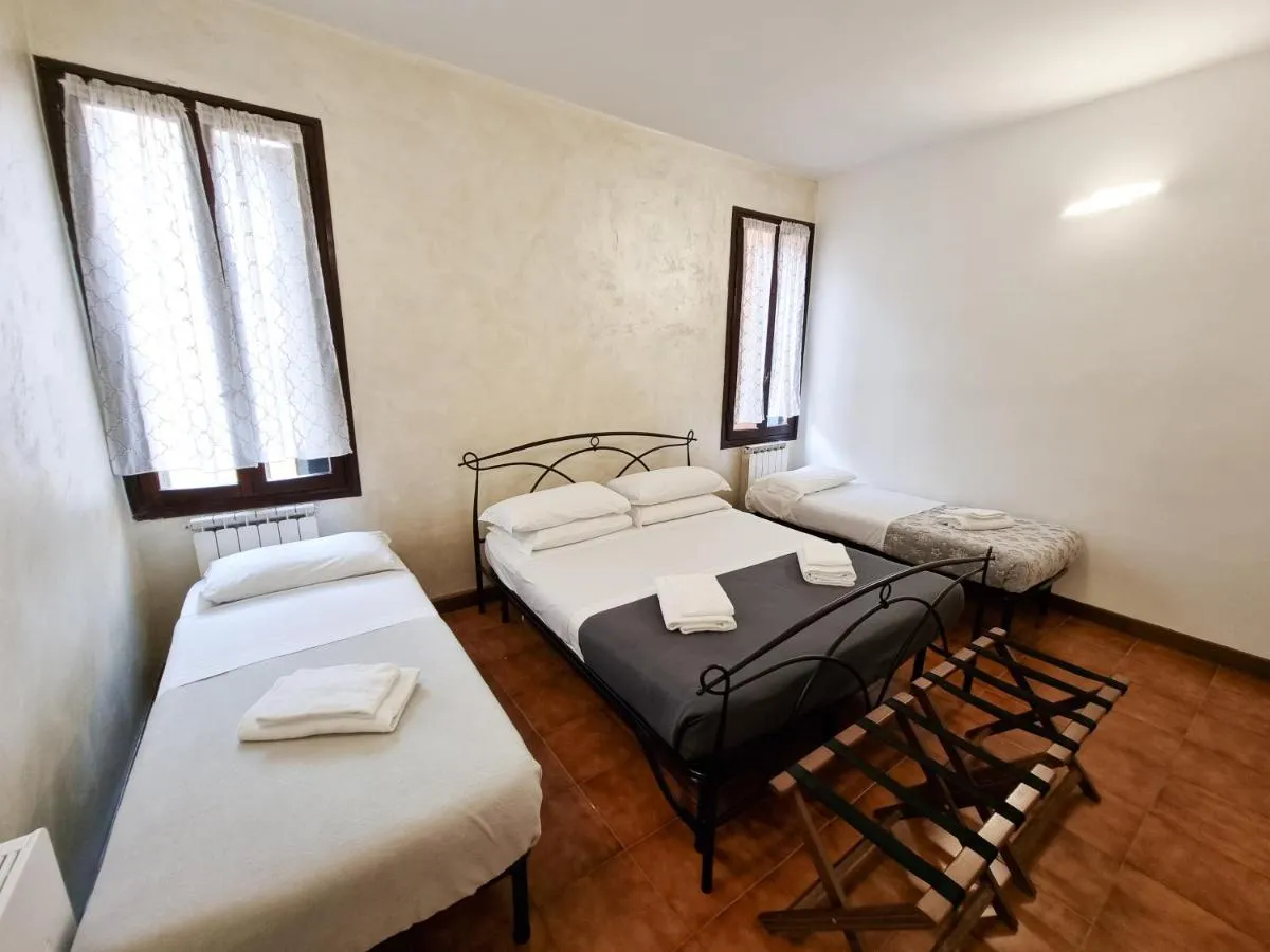 Image 1 of Rialto House