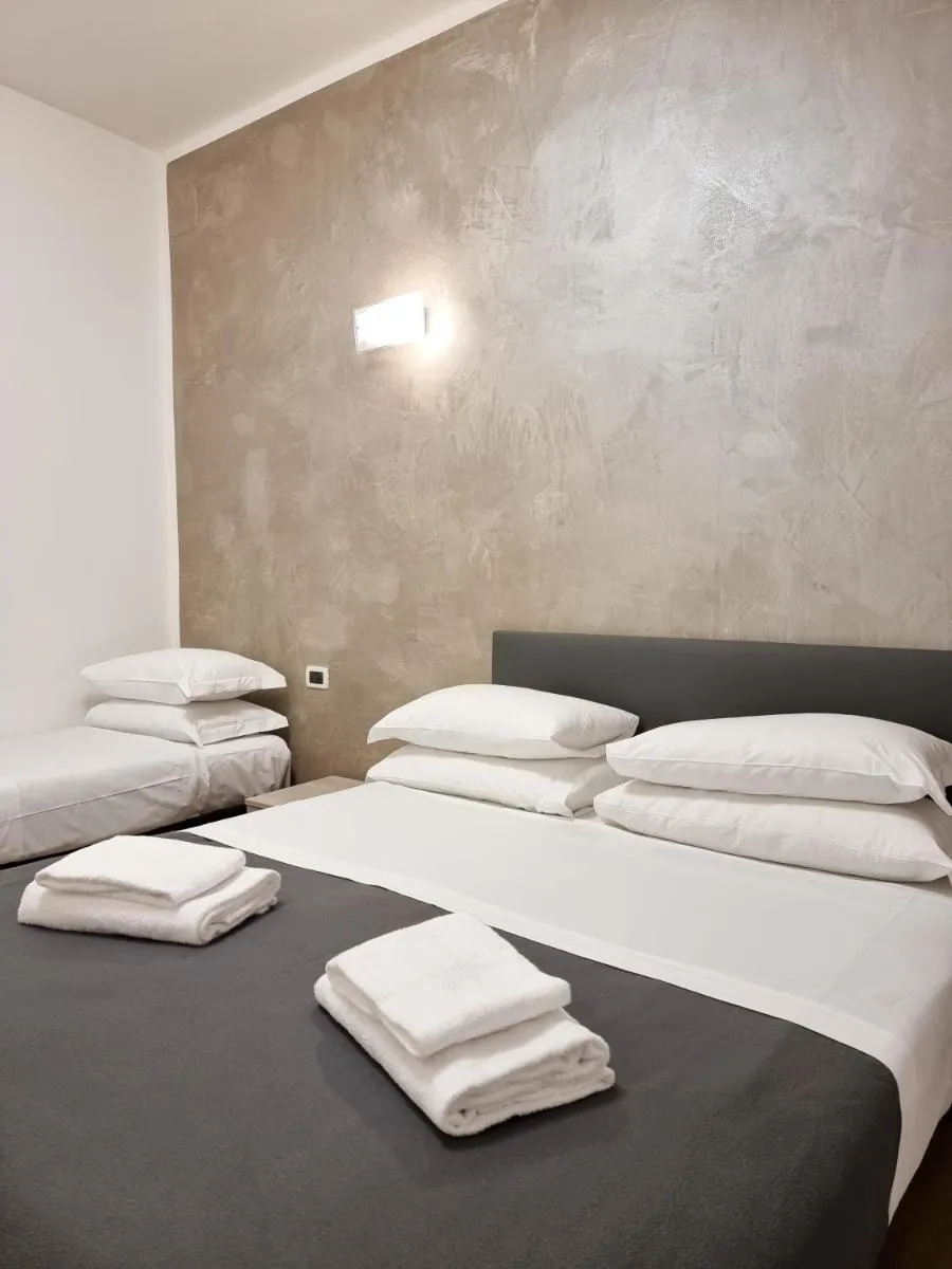 Image 2 of Rialto House